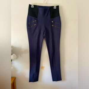 The navy blue legging It's the Ci Sono brand. It's large.